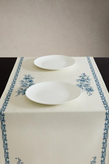 CHEMIN DE TABLE SATIN IMPRIMÉ - Bleu de Zara - Image 1