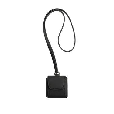 PORTA AURICULARES PIEL CON COLGANTE - Negro de Zara
