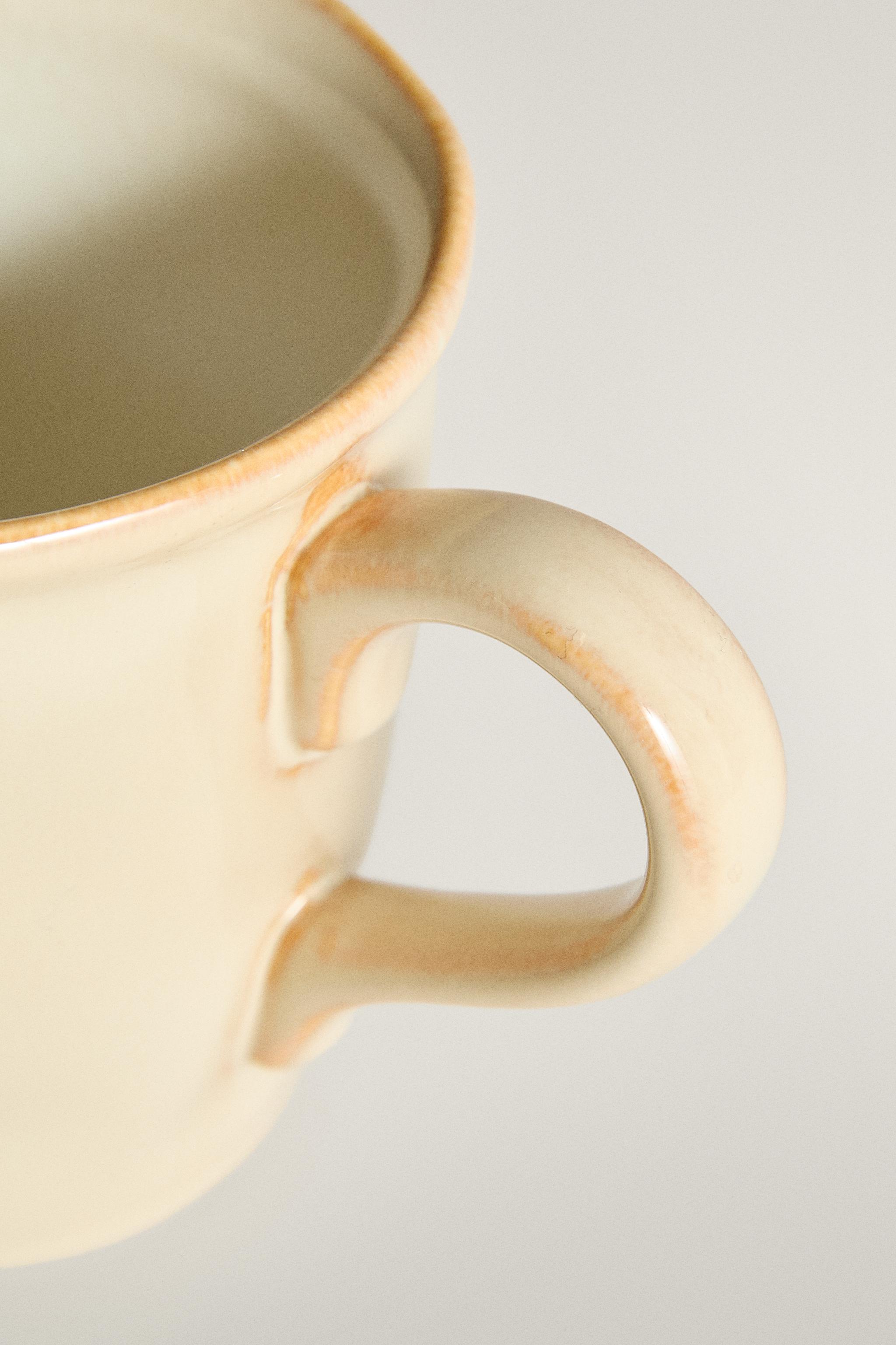 TASSE EN GRÈS BORD IRRÉGULIER