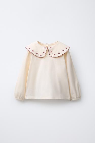 CAMISETA CUELLO BOBO BORDADOS - Crudo de Zara