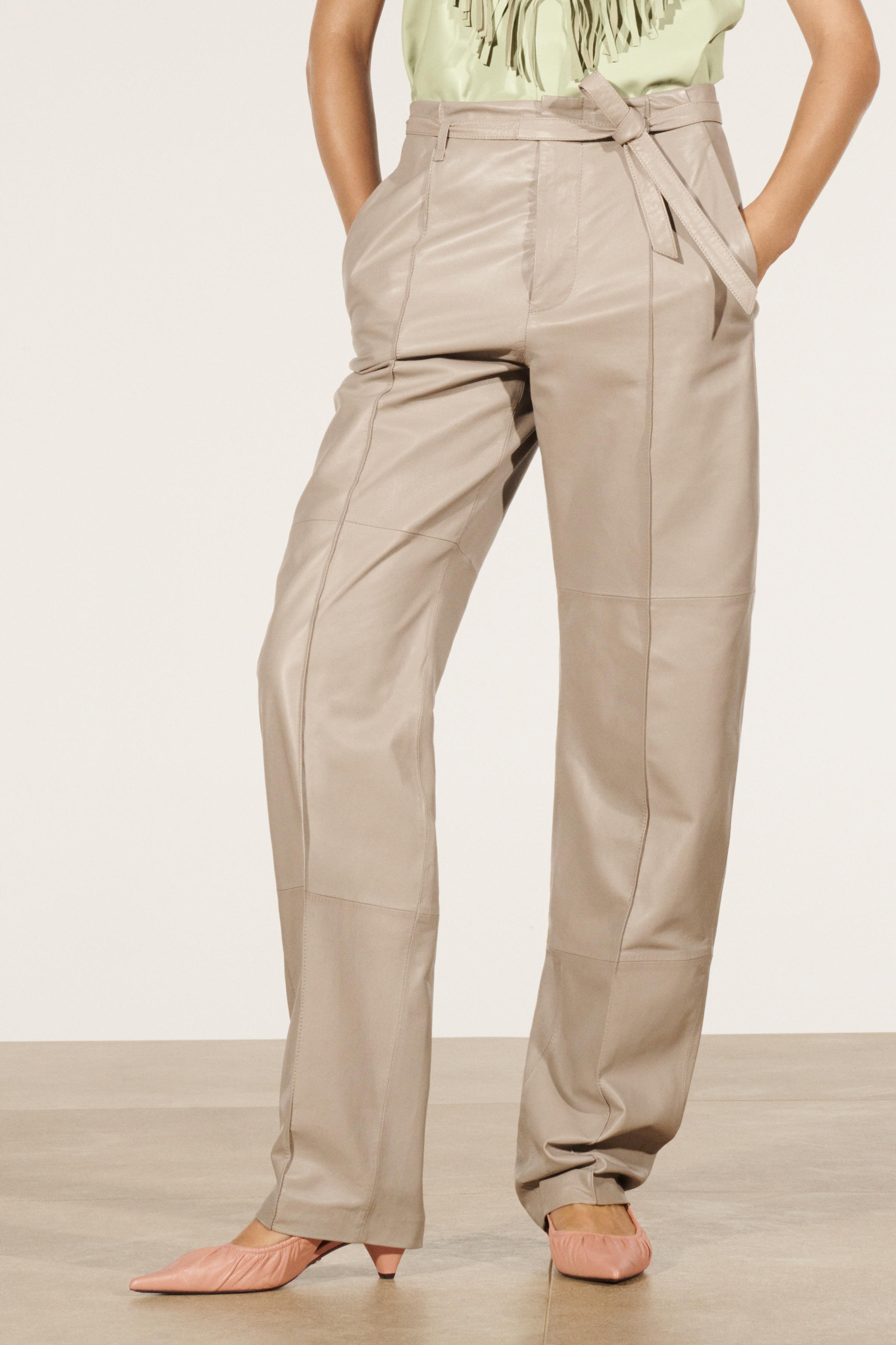 Zara hotsell leather trousers