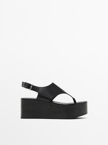 Sandalia cuña madera - Negro de Zara
