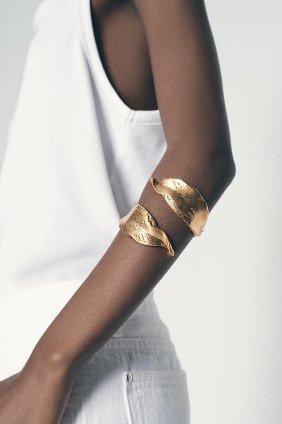 TEXTURED LEAF BRACELET - Golden | ZARA Canada