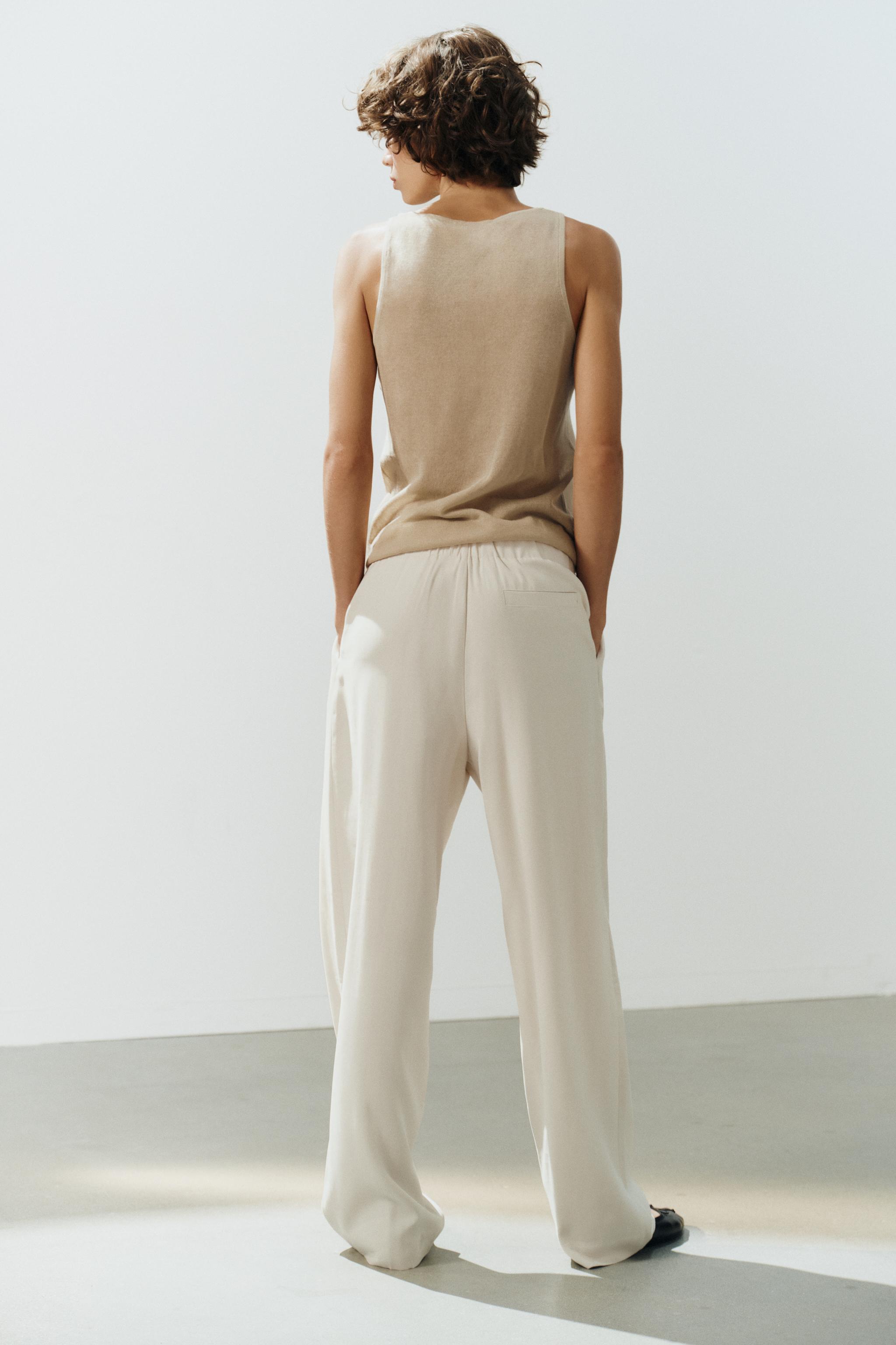 PLEATED FLOWY PANTS