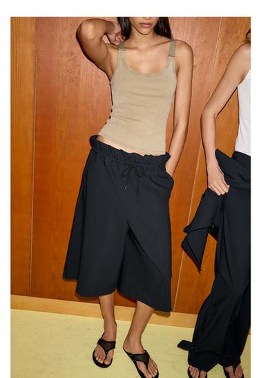 BERMUDA SHORTS WITH RUFFLED WAIST - Dark navy by Zara