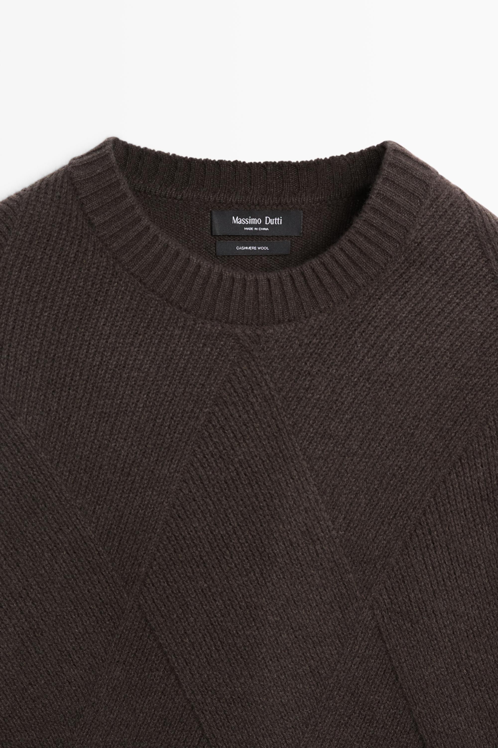 Cashmere wool blend knit sweater with crew neck