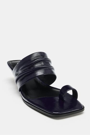 SANDALES EN CUIR À BRIDE - Bleu marine de Zara - Image 3