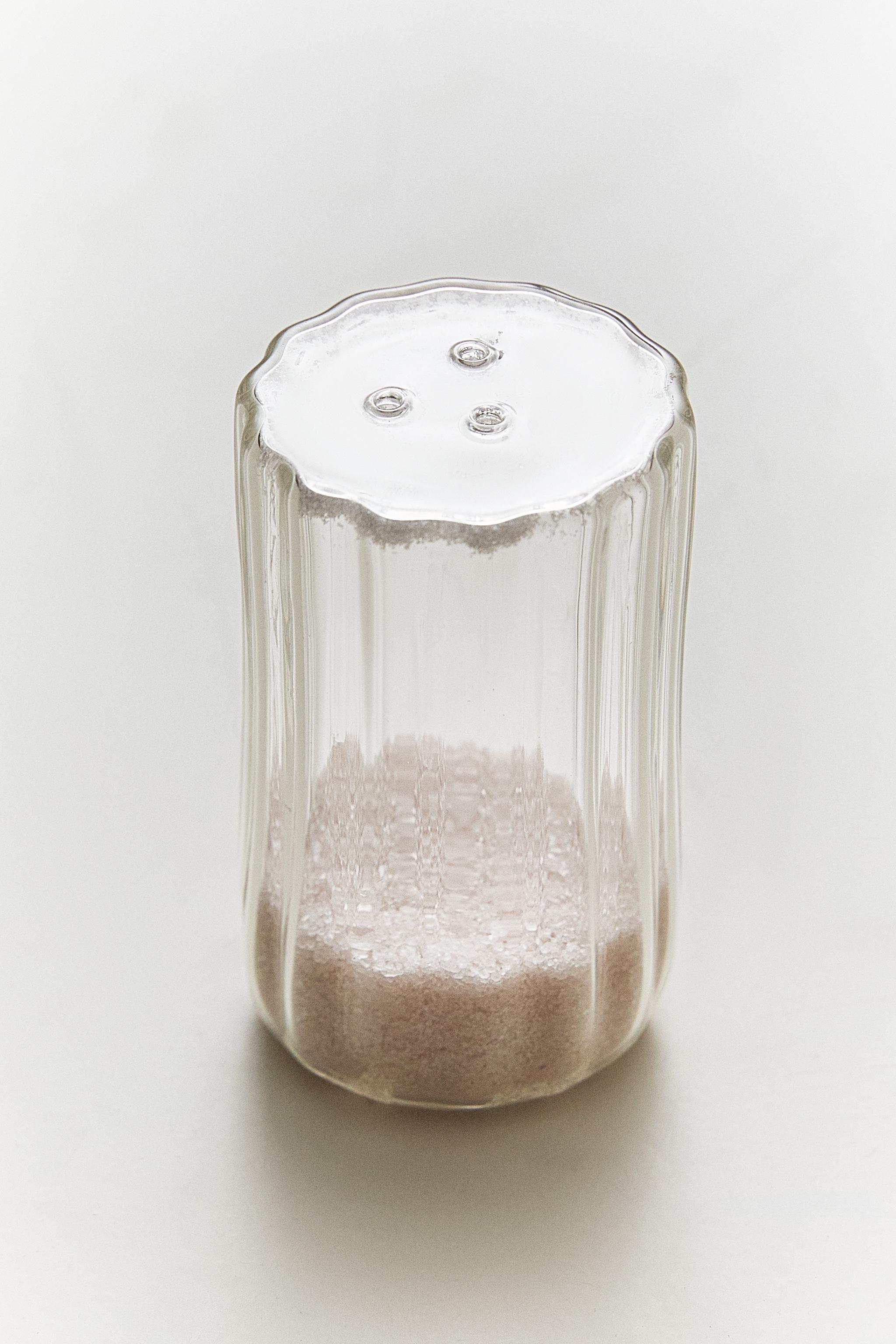 BOROSILICATE GLASS SALT SHAKER — Transparent