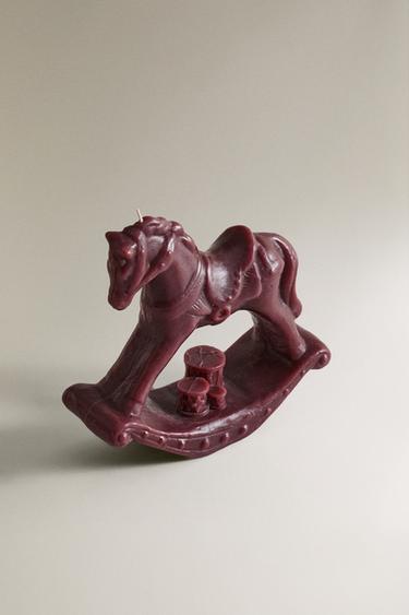 BOUGIE PARFUMÉE CHEVAL GINGERBREAD - Rouge de Zara - Image 1