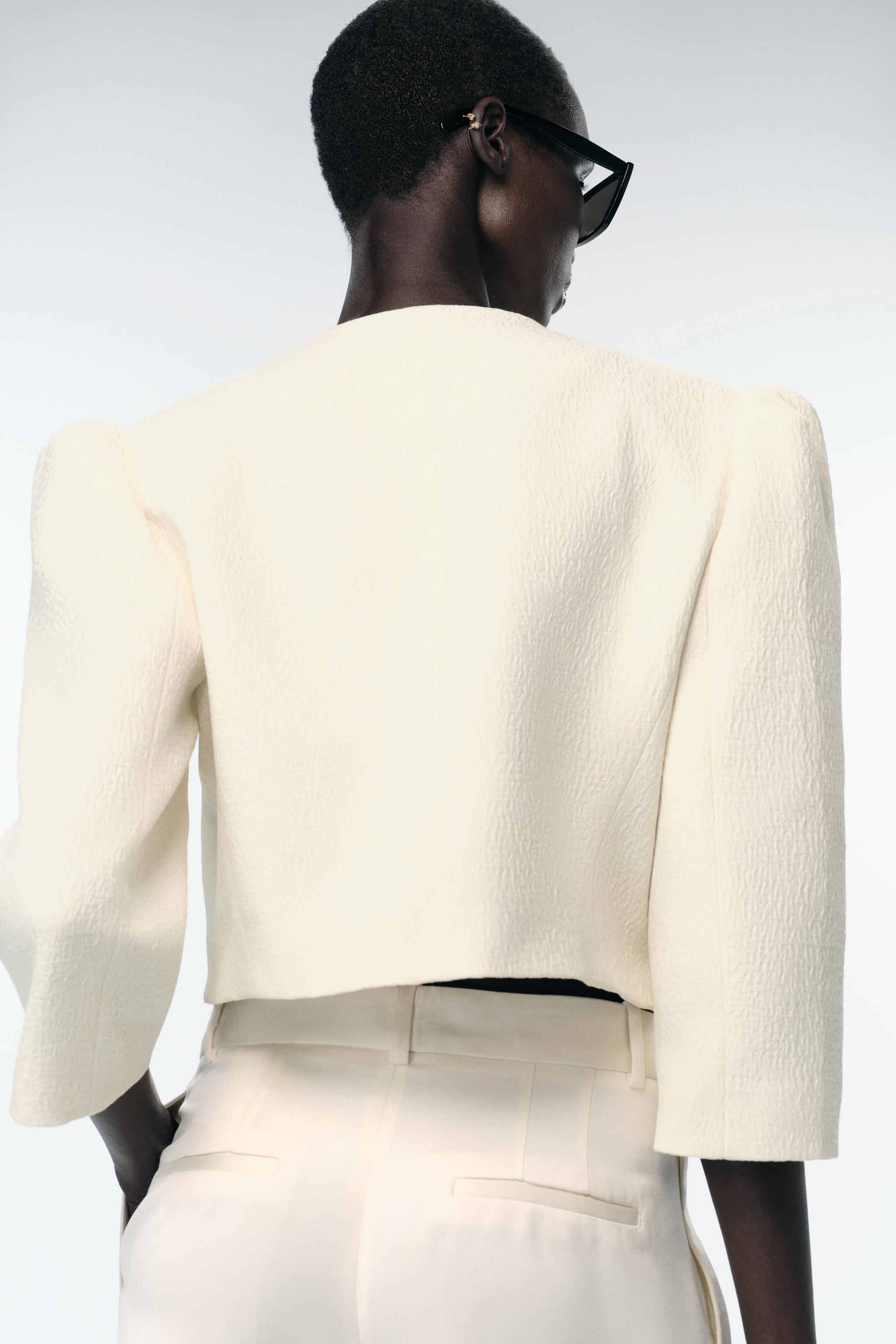VESTE COURTE À MANCHES BOUFFANTES