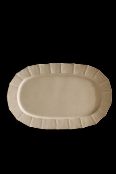OVAL STONEWARE SERVING DISH WITH RAISED LINE BORDER DESIGN - Sand by Zara