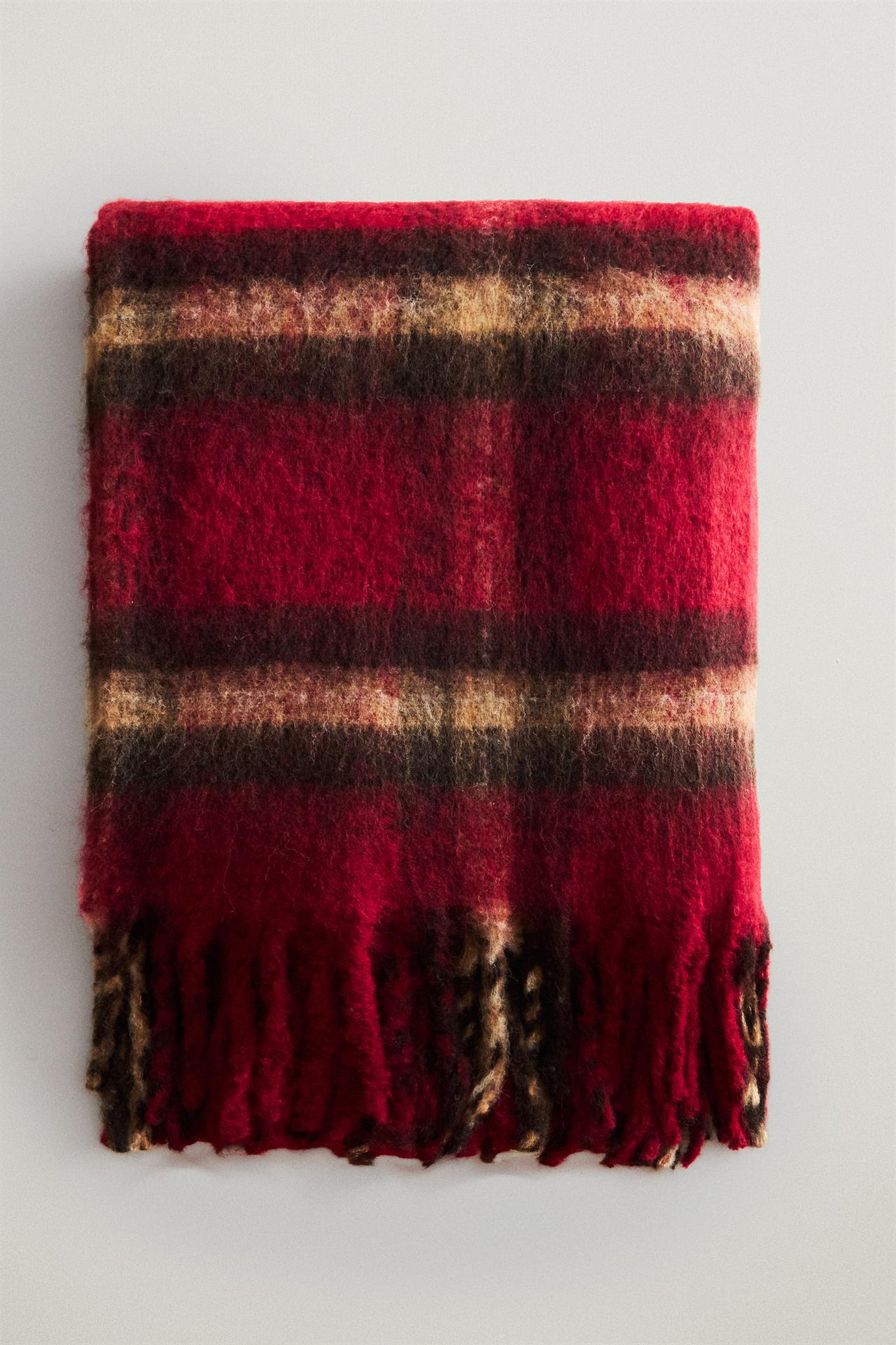 CHRISTMAS CHECK BLANKET WITH FRINGE — Intense red