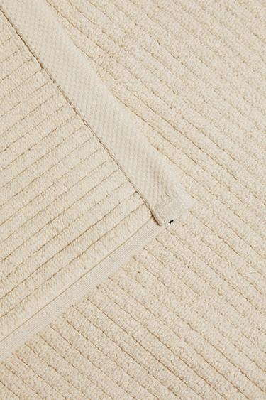 TAPIS DE BAIN TEXTURÉ CÔTELÉ - Sable de Zara - Image 2