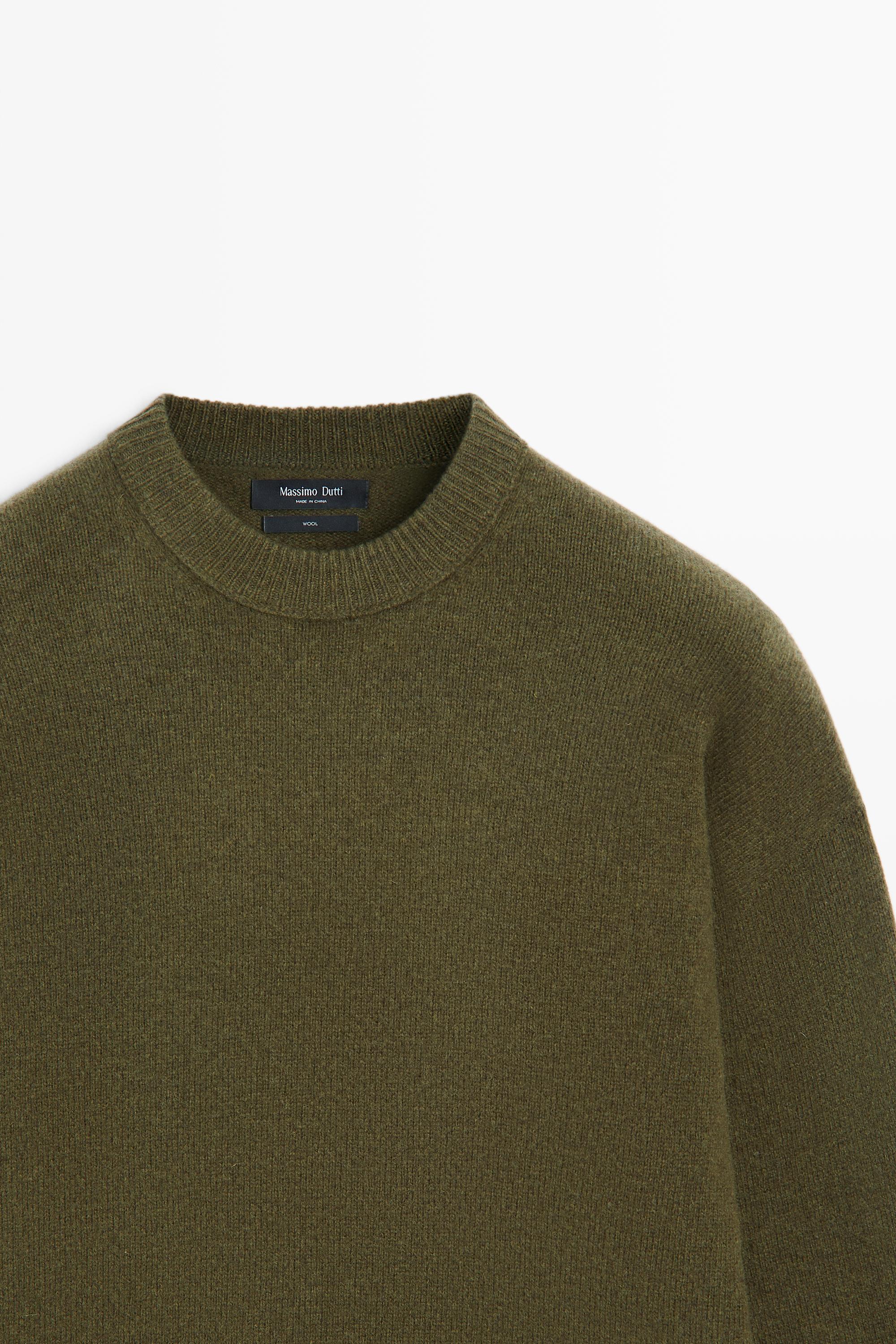 100% wool knit round-neck sweater