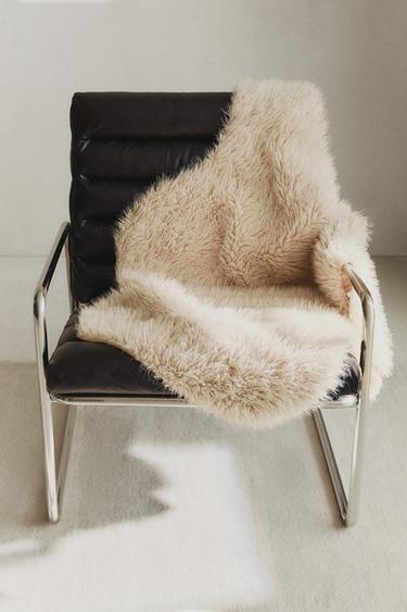 LONG FAUX FUR THROW - Ecru by Zara - Image 4