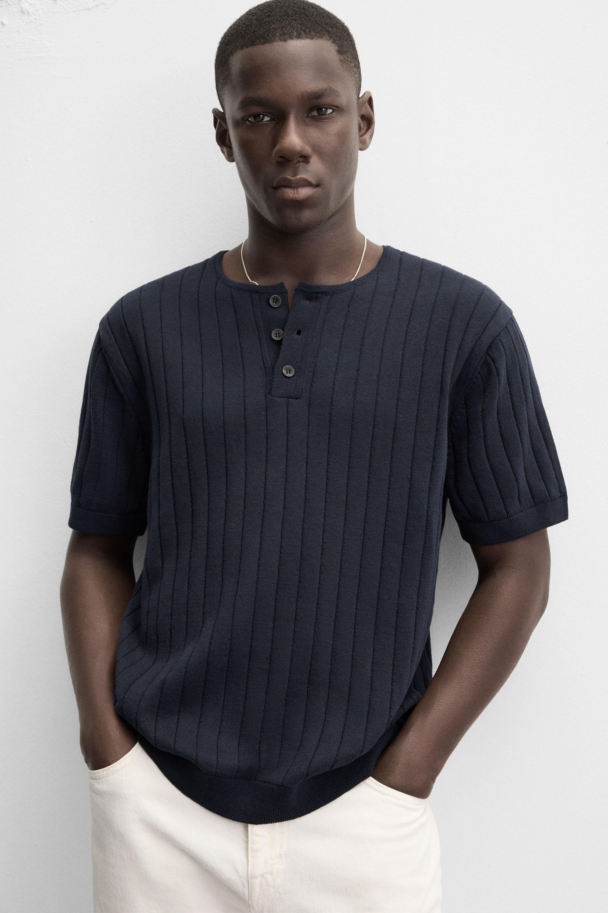KNIT T-SHIRT WITH BUTTONED NECK