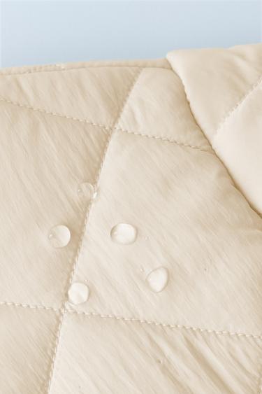 BLOUSON EN NYLON DÉPERLANT AVEC DOUBLURE MOUTONNÉE - Écru de Zara - Image 6