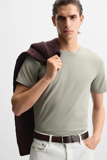 T-SHIRT BASIQUE SLIM FIT - Vison clair de Zara - Image 4