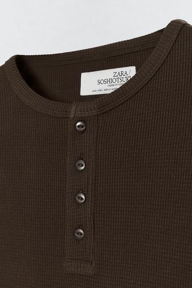 T-SHIRT COL TUNISIEN WAFFLE SOSHIOTSUKI x ZARA - Marron de Zara - Image 5
