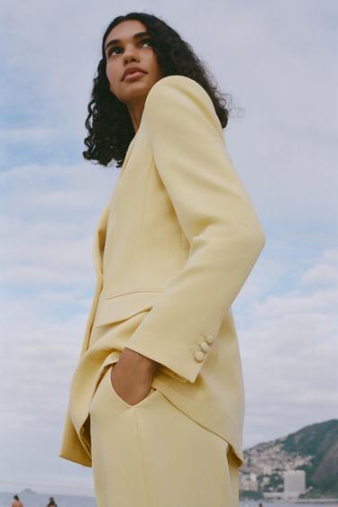 VESTE À BOUTONNAGE CROISÉ ET ÉPAULETTES - Jaune de Zara - Image 2