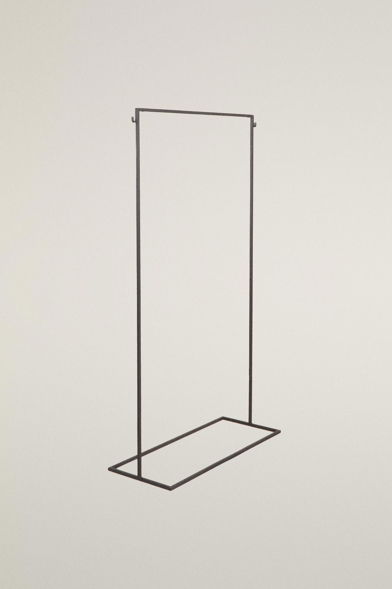 METAL CLOTHES RACK — Black