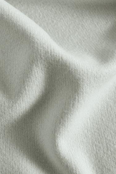 بطانية سادة فائقة النعومة - أزرق فاتح الخاص بـ Zara