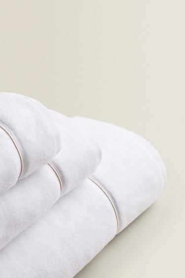 SERVIETTE DE BAIN FESTON BRODÉ - Beige de Zara - Image 1
