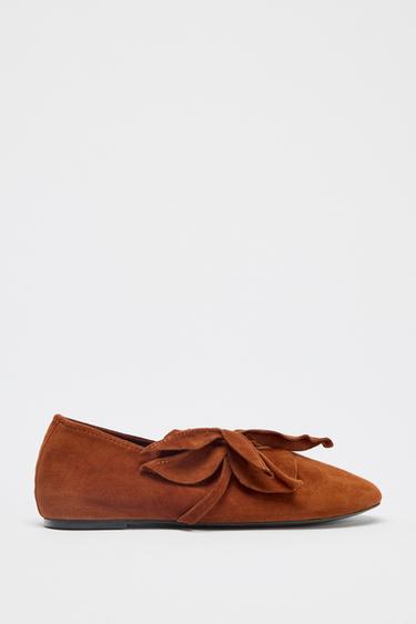 LEATHER FLOWER BALLERINAS - Dark tan by Zara