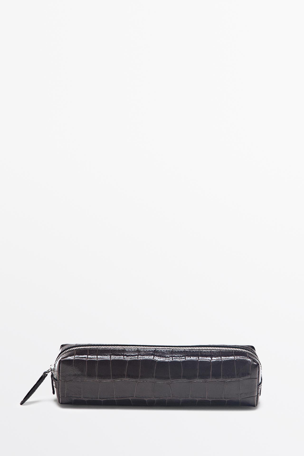 Textured leather case — Brown