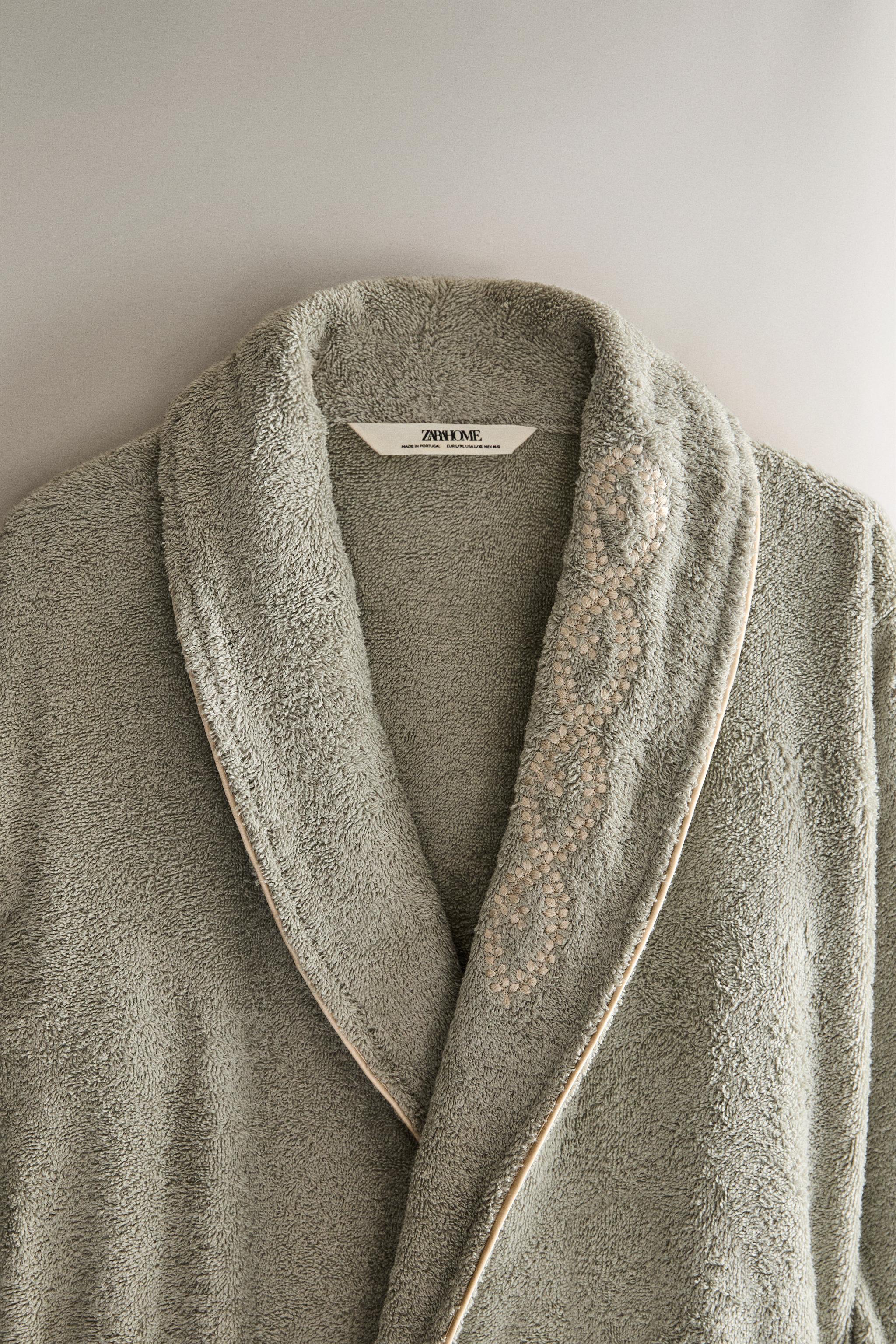 DRESSING GOWN WITH PLANT EMBROIDERY — Mid-green