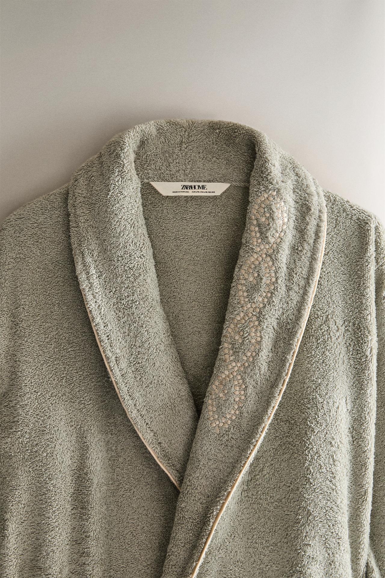 DRESSING GOWN WITH PLANT EMBROIDERY — Mid-green