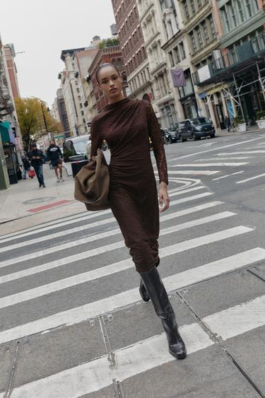 ДРАПИРАН МИДИ ФУСТАН СО POINTELLE ТЕКСТУРА - Кафеава од Zara