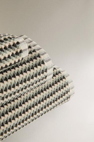 GEOMETRIC JACQUARD BATH TOWEL - Multicoloured by Zara - Image 1