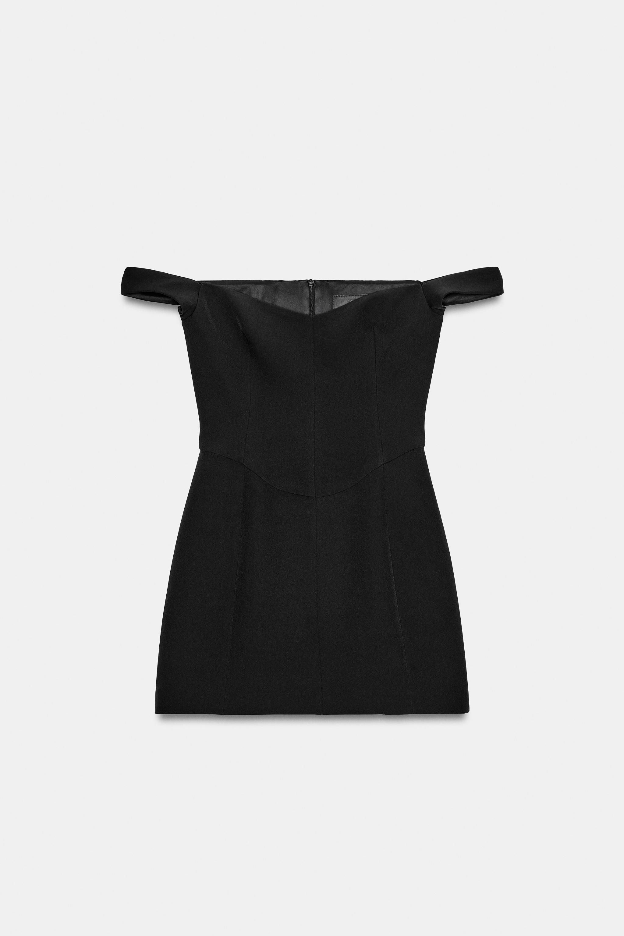 ROBE COURTE À VOLUME