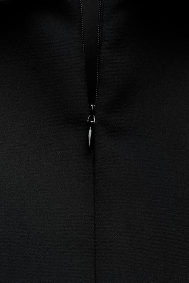 KURZES RIB-KLEID MIT KONTRASTSTREIFEN - Schwarz von Zara
