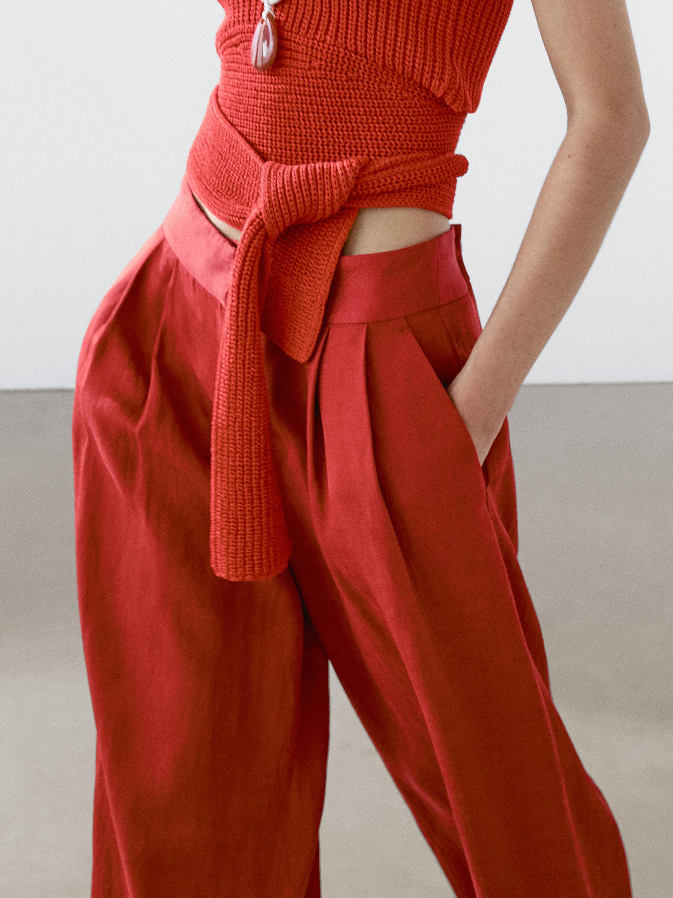 Flowing trousers with darts