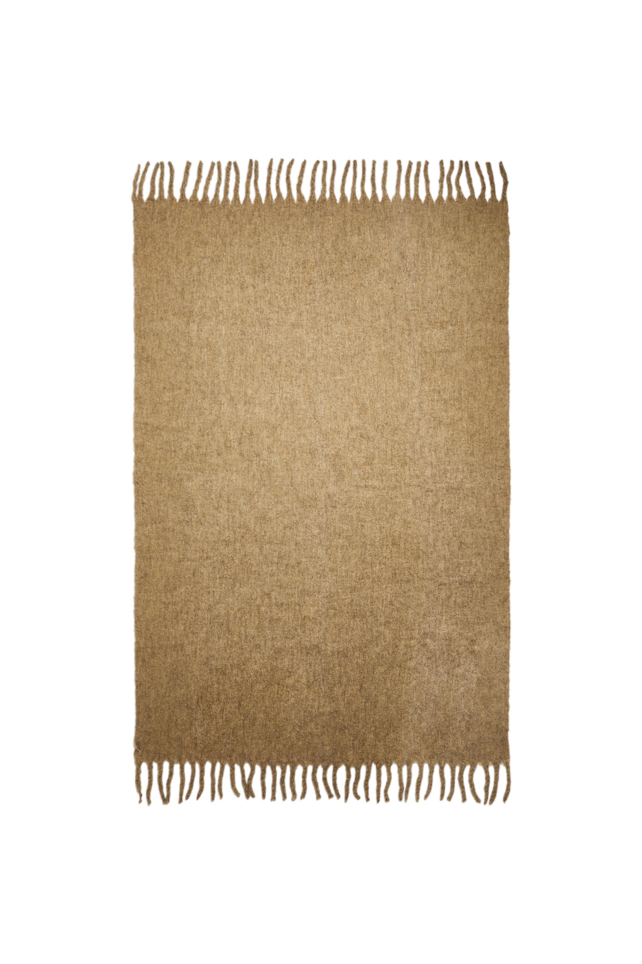 Throws and Blankets | ZARA United States