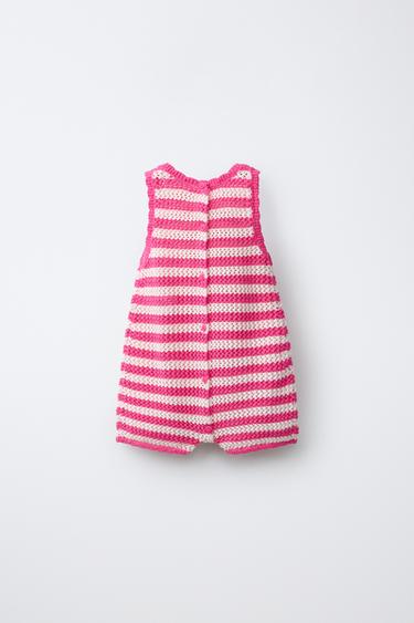 SALOPETTE COURTE EN MAILLE À RAYURES ET PIÈCE FLEUR - Fuchsia de Zara - Image 1