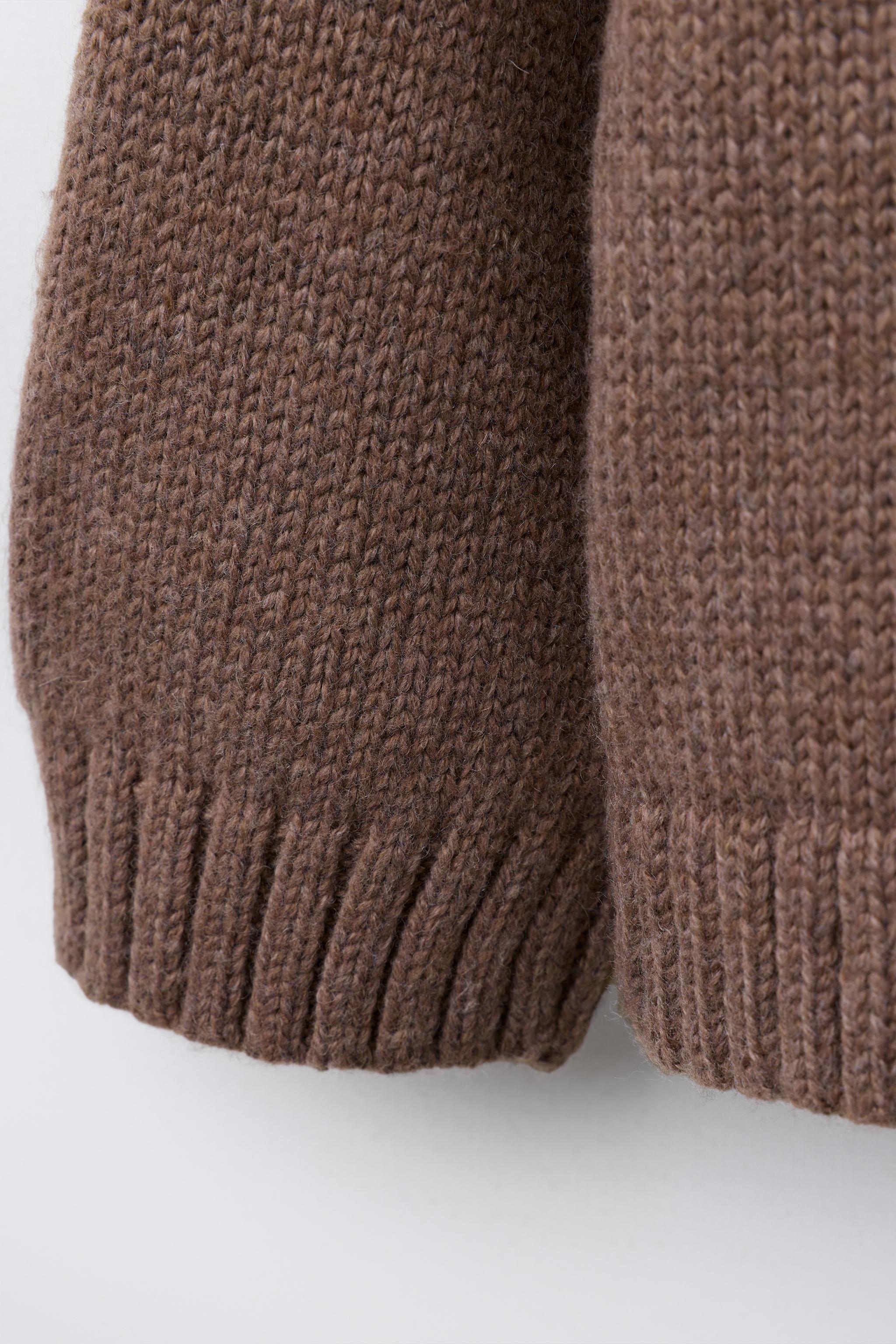 EMBROIDERED COLLAR KNIT SWEATER