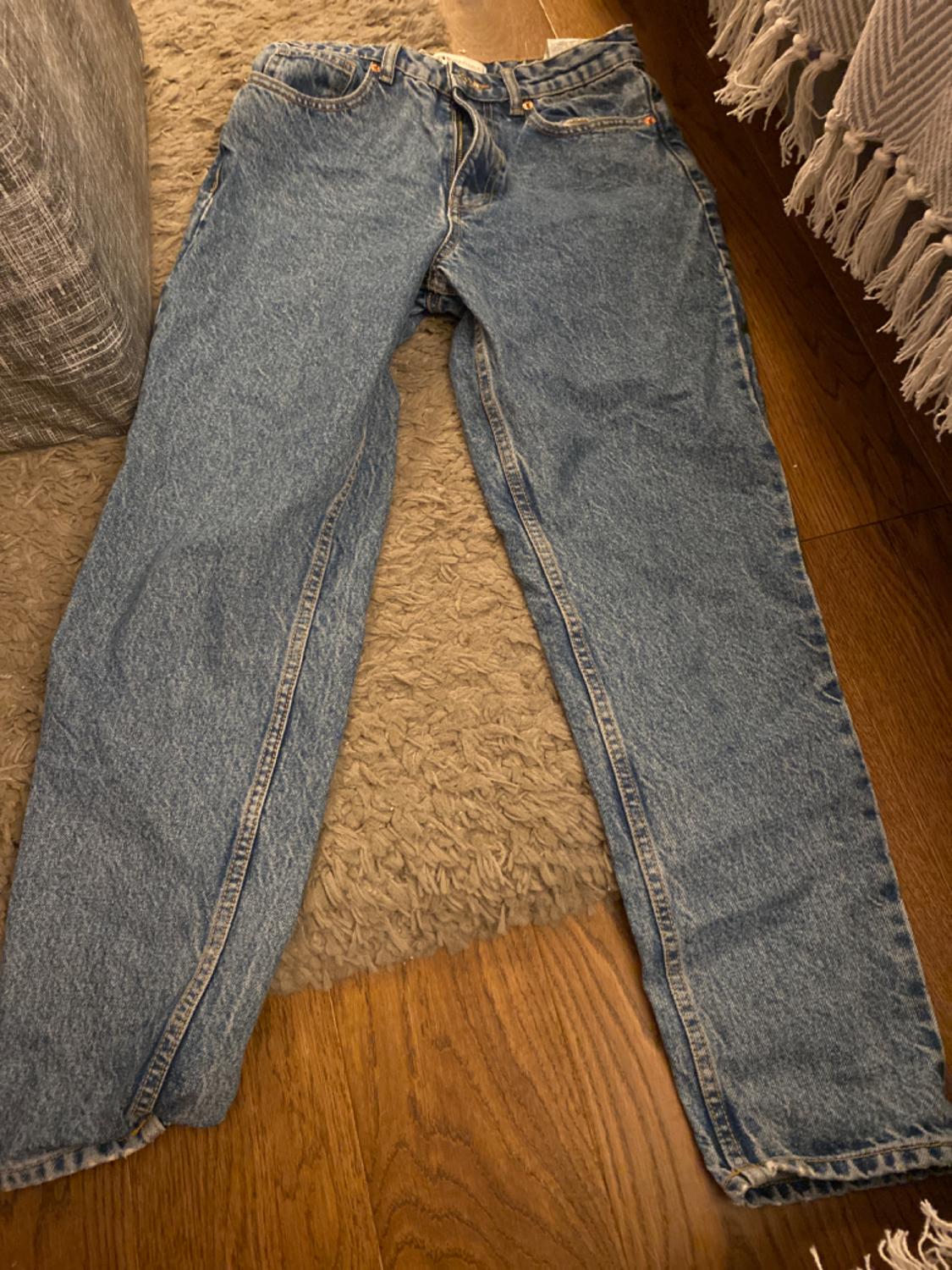 CLASSIC HI-RISE MOM JEANS
