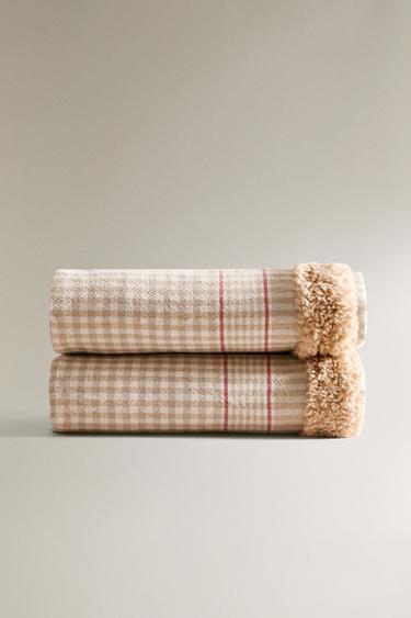 REVERSIBLE CHECK PET THROW - Light beige by Zara - Image 1