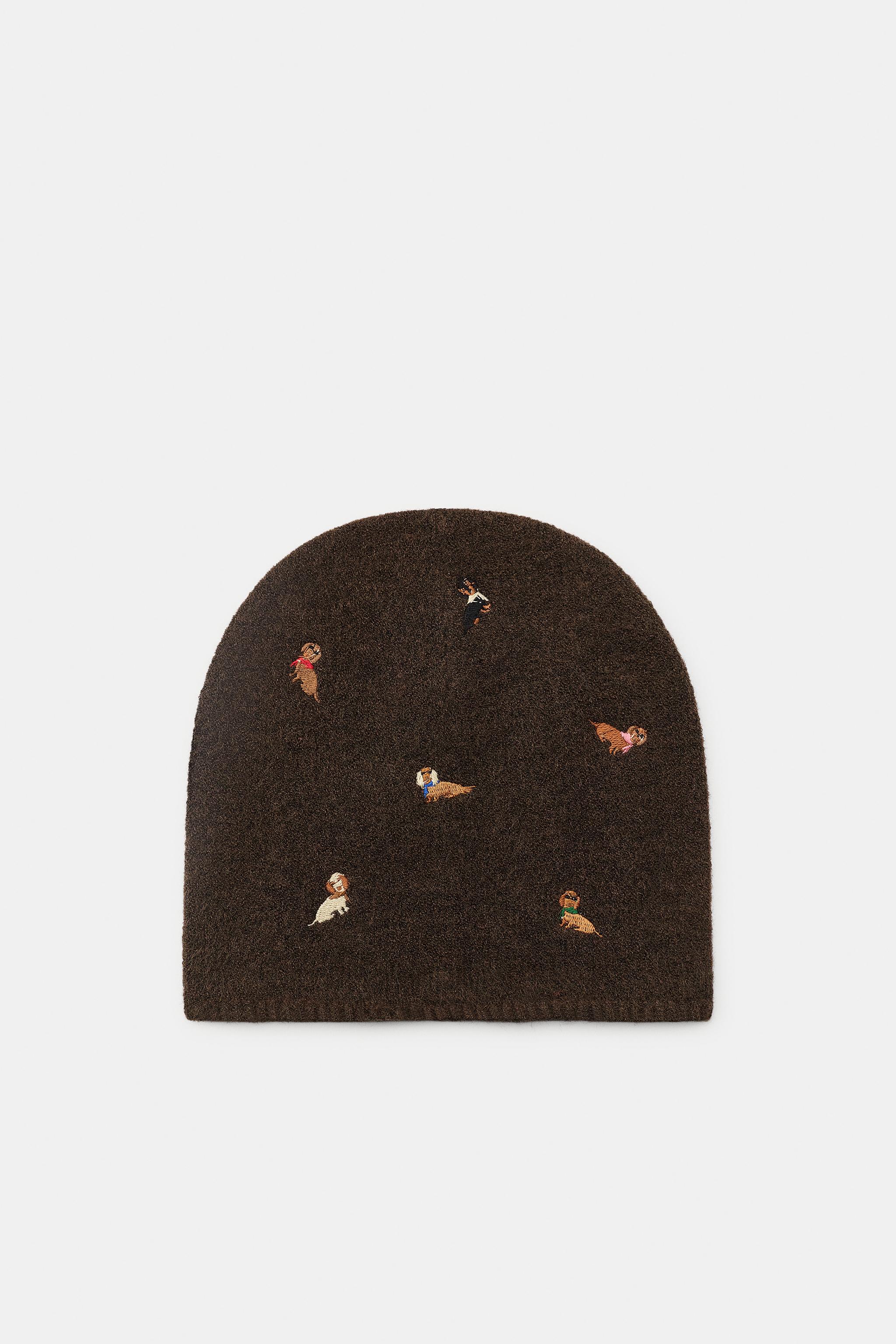 BONNET EN MAILLE BRODÉ
