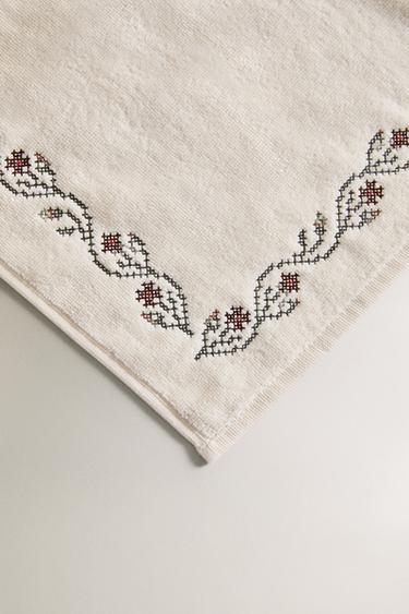 CROSS-STITCH EMBROIDERED BATH TOWEL - Ivory by Zara - Image 2
