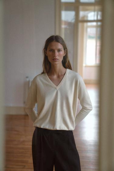 EXTRA-FINE KNIT V-NECK JUMPER - Mid-ecru by Zara