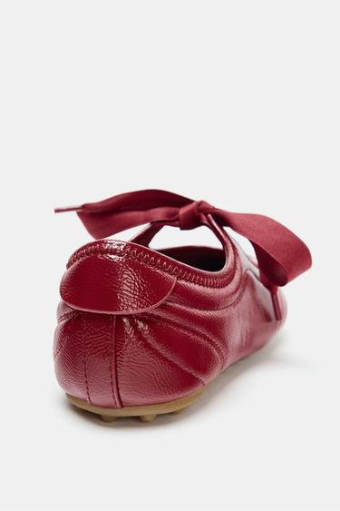 BALLERINES SPORTIVES À NŒUD - Rouge de Zara - Image 6