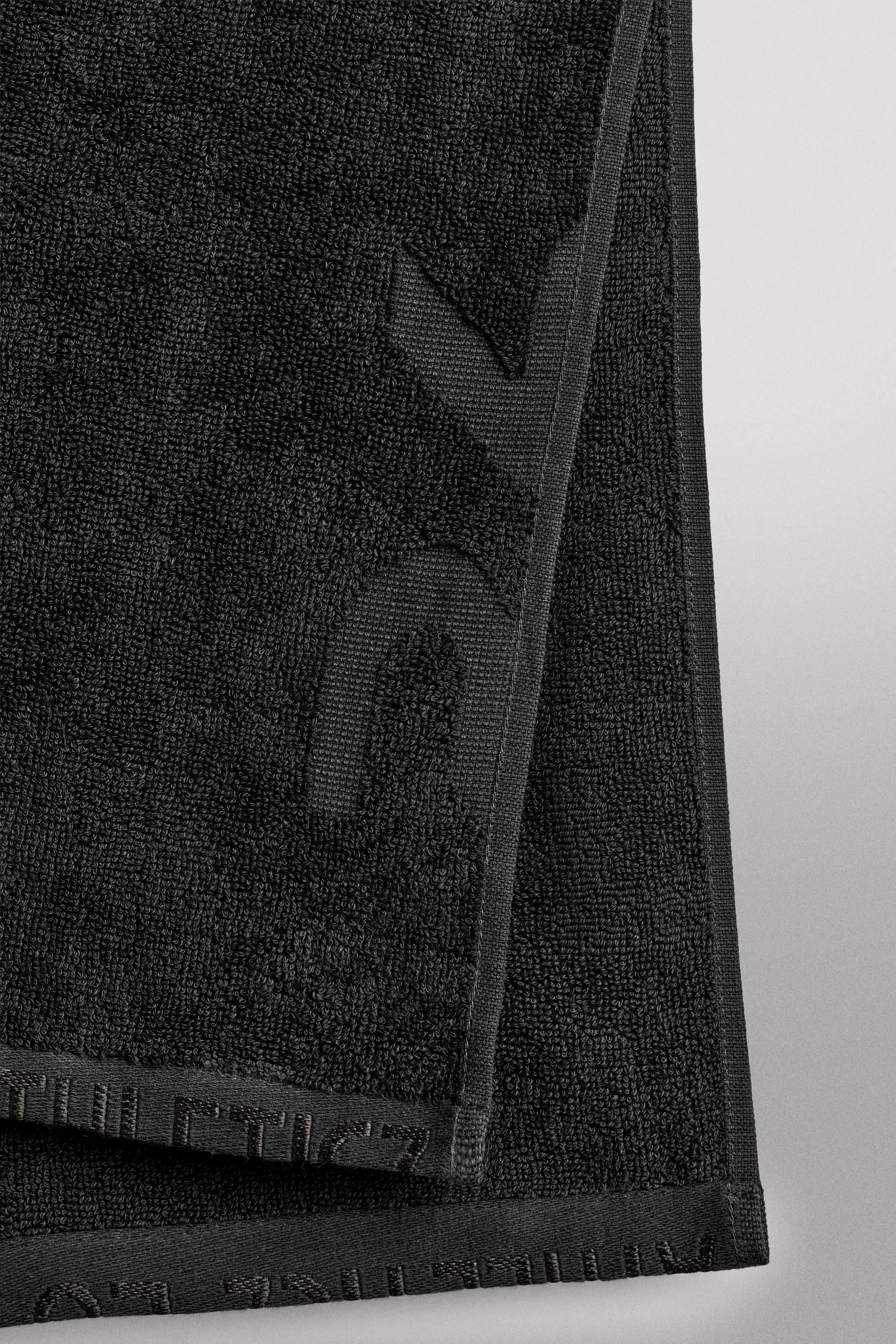 SMALL TRAINING TOWEL — Black