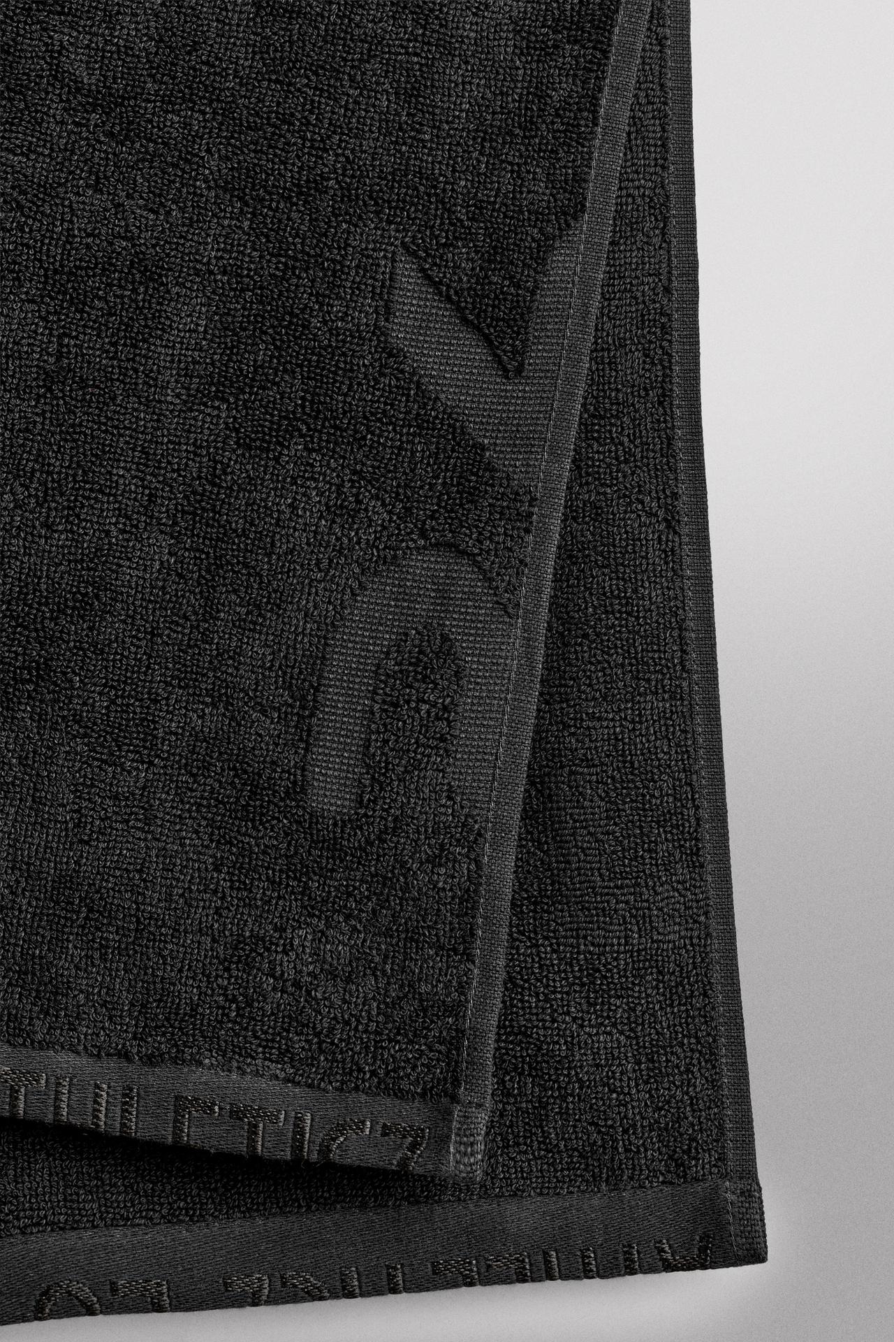 SMALL TRAINING TOWEL — Black