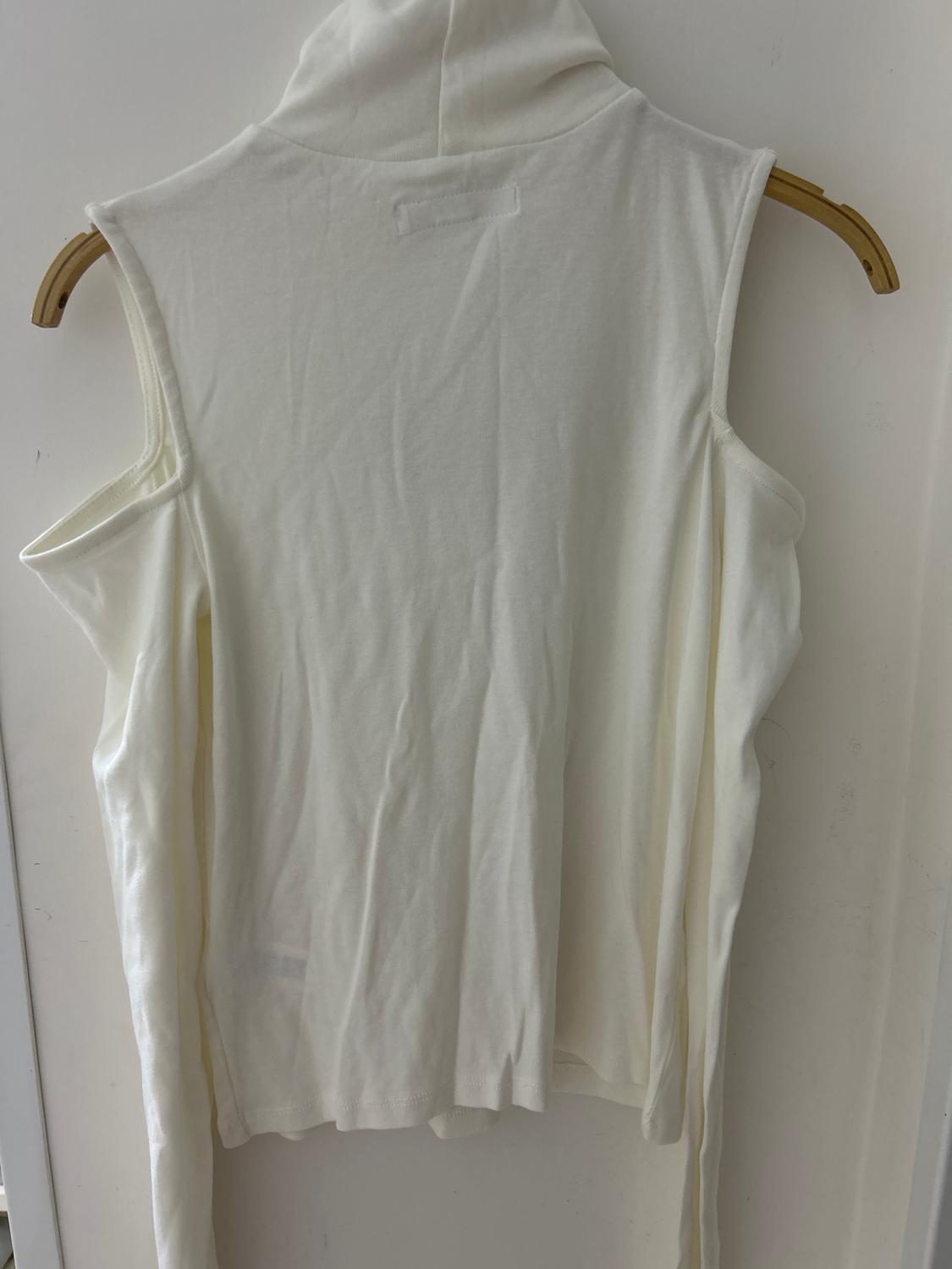 TURTLENECK CUT-OUT T-SHIRT - Image 4