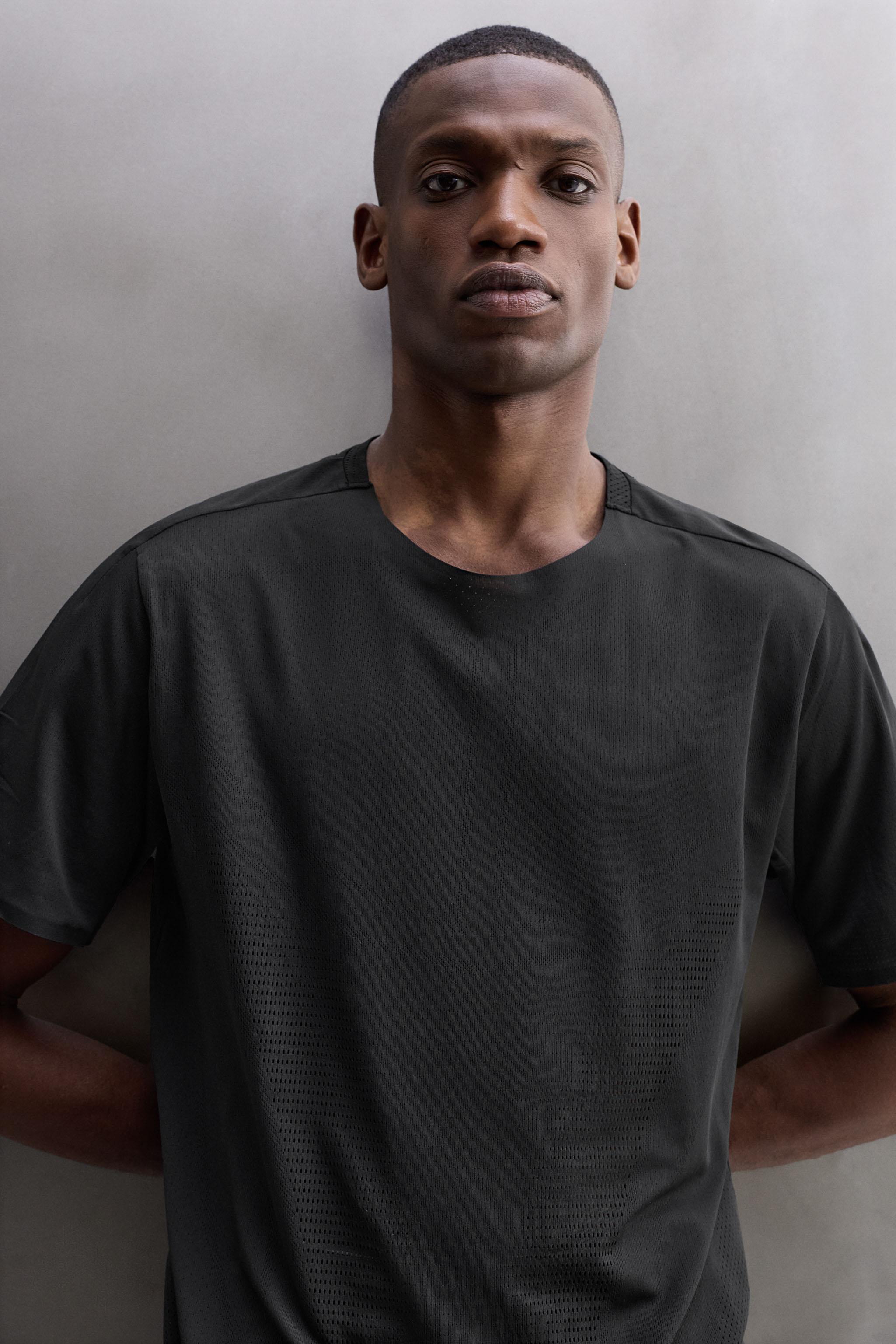 teru1122_t② 2本 PERFORATED TECHNICAL T-SHIRT - Black | ZARA United States