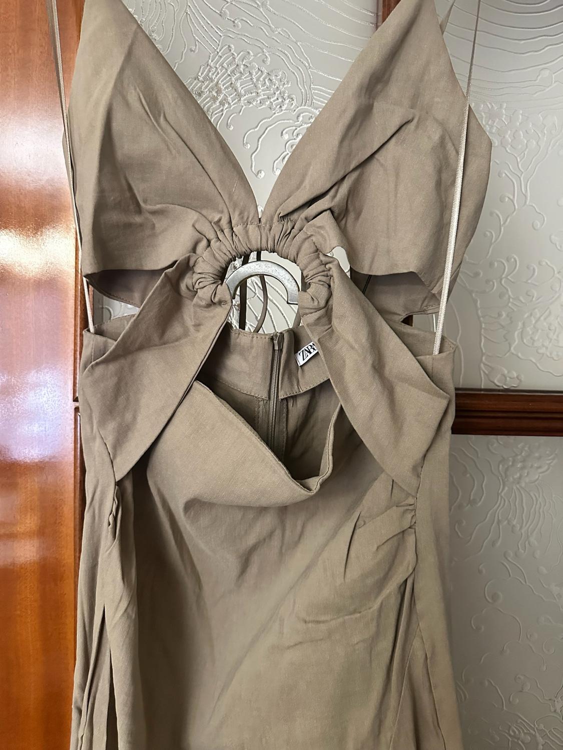 MIDI DRESS WITH CUT-OUT DETAIL - Image 2